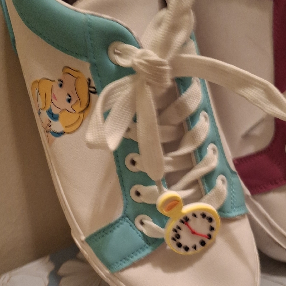 Colorful Lace-Up Shoes - Picture 6 of 8